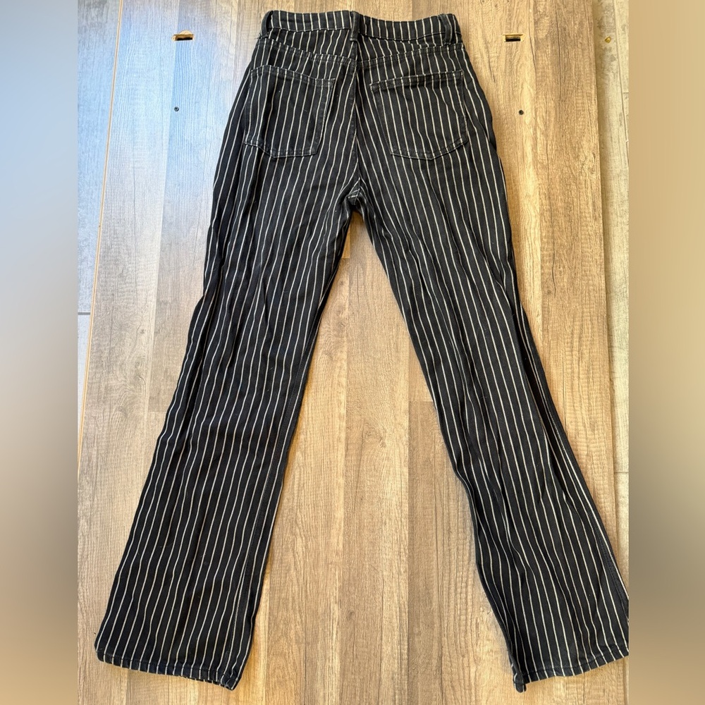 Reformation Georgia, pinstripe, high-rise Black and White Striped High Rise 26 - Picture 5 of 7